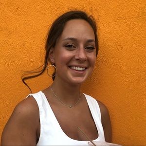 Meet your Posher, Lia